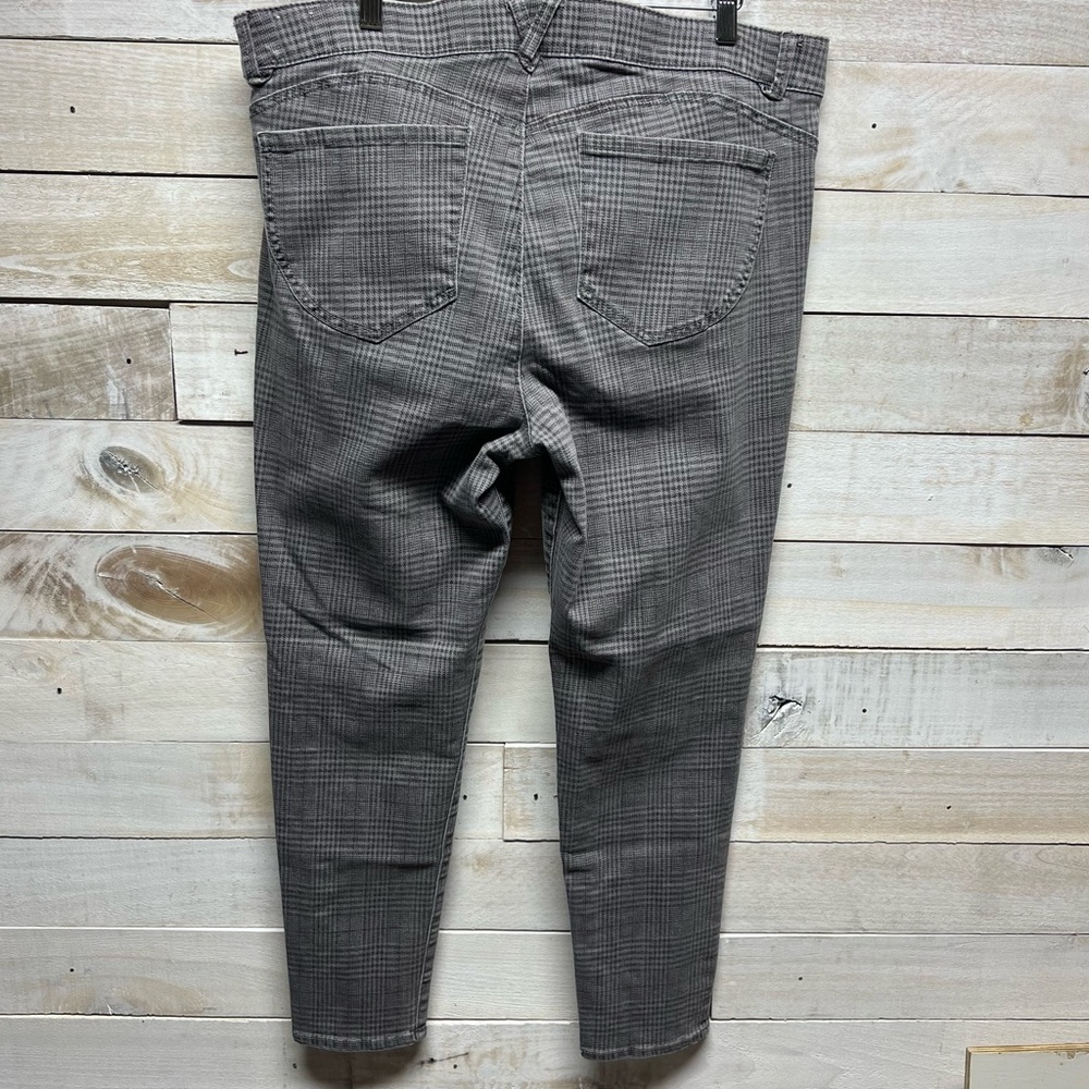 Democracy Gray Plaid Skinny Pants